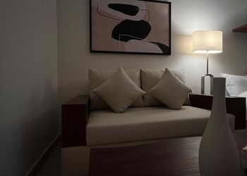 استديو بتصميم هادئ وسرير مريح 