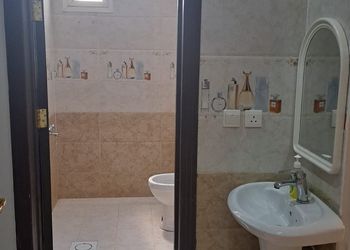 استديو بأثاث مريح وبسيط 