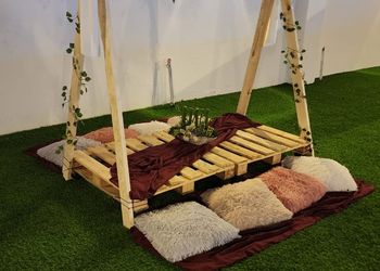 شاليه بمسطح اخضر ومسبح 