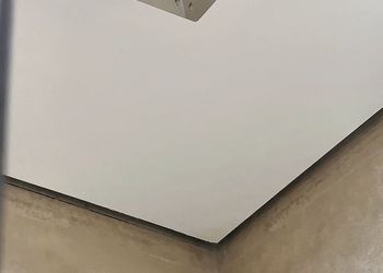شقة أنيقة بصالة وغرف نوم