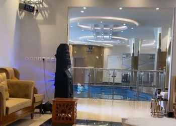 شاليه بمجلس كبير مطل على المسبح