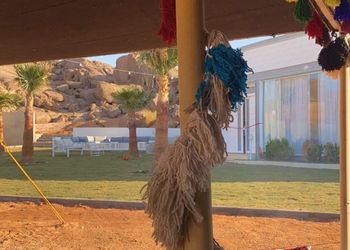 منتجع أنيق بمسطحات خضراء