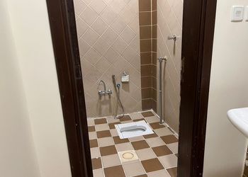 استديو بأثاث مريح وبسيط 