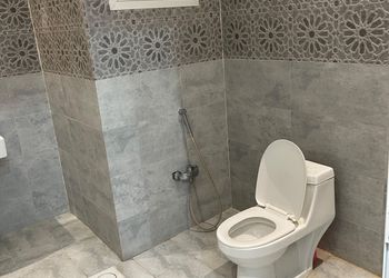 شاليه بألعاب مائية وجلسة خارجية