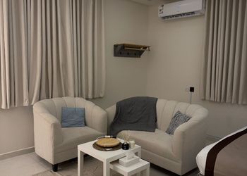 استديو بسرير ماستر وجلسة جانبية 