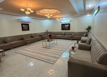 دور أرضي بفناء ومدخل سيارة 