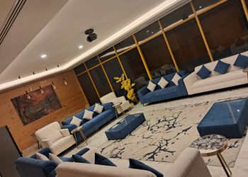 شاليه بمسطح اخضر ومسبح داخلي