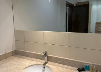 استديو بأثاث مريح وبسيط 