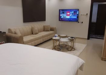 استديو بأثاث مريح وبسيط