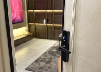 شقة بدخول ذاتي وغرفة نوم مريحة