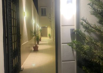 شقة بصالة أنيقة ودخول ذاتي