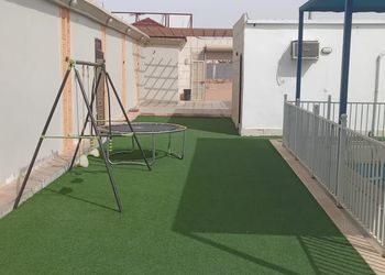 شاليه بألعاب أطفال ومسبح