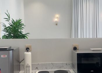 شاليه بمسطح اخضر ومسبح 