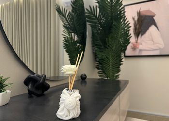 استديو بأثاث مريح وبسيط 