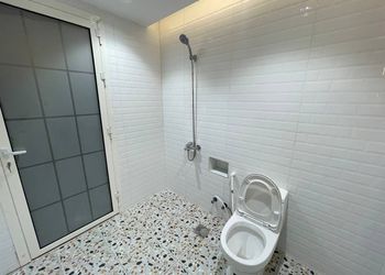 استديو بسرير ماستر وأثاث مريح 