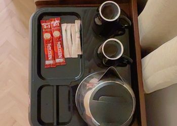 شقة بغرفة معيشة وغرفة نوم 