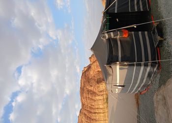 استراحة بمجلس وفناء خارجي 