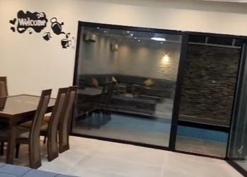 استراحه بصالة مطلة على المسبح 