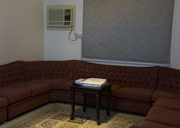 شقة بغرفة معيشة وغرفة نوم 