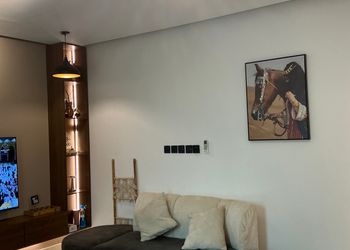 استديو بسرير ماستر وجلسة جانبية 
