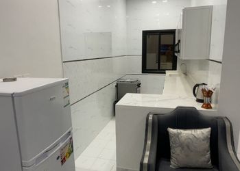 شاليه بمسبح خارجي وجلسة خارجية