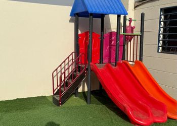 شالية بألعاب اطفال 