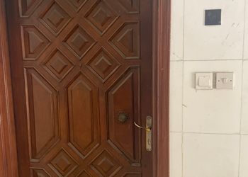 شقة بأثاث مريح وبسيط 