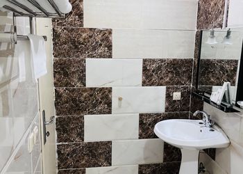 شقة بغرفة نوم و أثاث مريح 