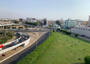 استديو بأثاث مريح وبسيط 
