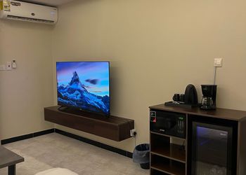 استديو بسرير ماستر وجلسة جانبية