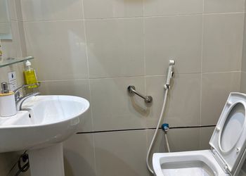 فيلا بصالة جلوس وجلسة خارجية 