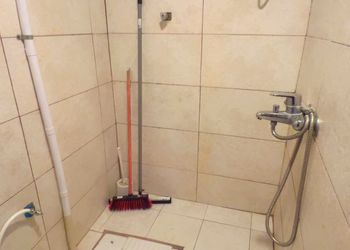 شاليه بمسطح اخضر وجلسة خارجية 