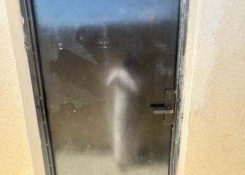 استديو بسرير ماستر وجلسة جانبية 