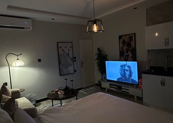 استديو بسرير ماستر وجلسة جانبية 
