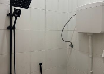 استديو بسرير ماستر وأثاث مريح 