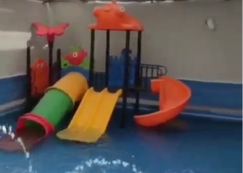 شاليه بألعاب أطفال وجلسة خارجية 