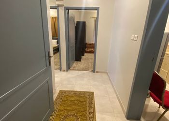 شقة بغرفتين نوم وصالة 