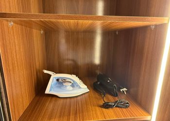 استديو بأثاث مريح وبسيط 