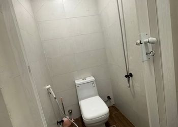 استديو بأثاث مريح وبسيط 