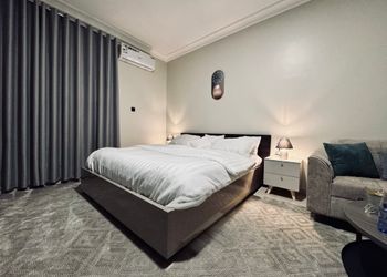 استديو بأسرة مريحة ودخول ذاتي 