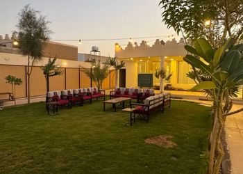 استراحة بمسطح اخضر ومجالس