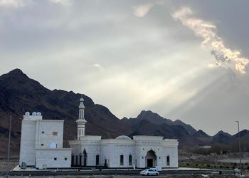 استديو بسرير ماستر وجلسة جانبية 