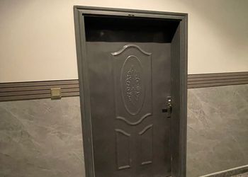 استديو بسرير ماستر  وبأثاث بسيط 