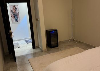 شقة بدخول ذاتي وتصميم هادئ 