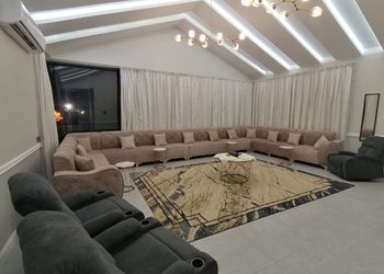 استراحة بمسطح اخضر وجلسه خارجيه