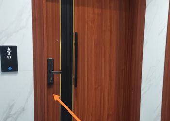 شقة بغرفة معيشة وغرفتين نوم