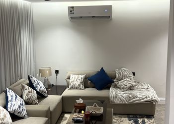 شقة بصالة أنيقة ودخول ذاتي