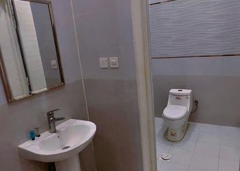 شاليه بمسطح اخضر وجلسة خارجية 