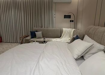 استديو بسرير ماستر وجلسة جانبية 