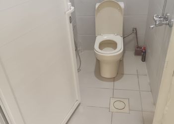 شاليه بمسطح اخضر وجلسة خارجية 